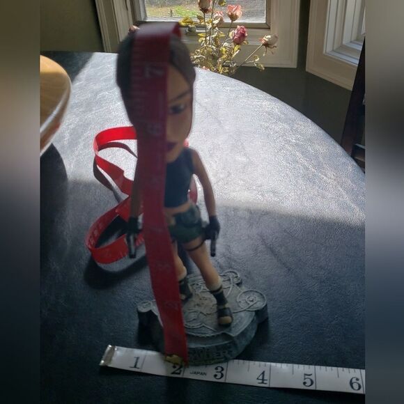 Lara Croft Bobblehead - Picture 9 of 9